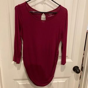 Long-sleeve maternity top with keyhole back